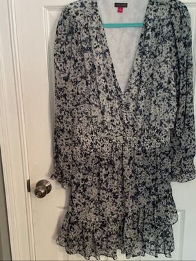 Vince Camuto White and Navy Floral Wrap dress NWT